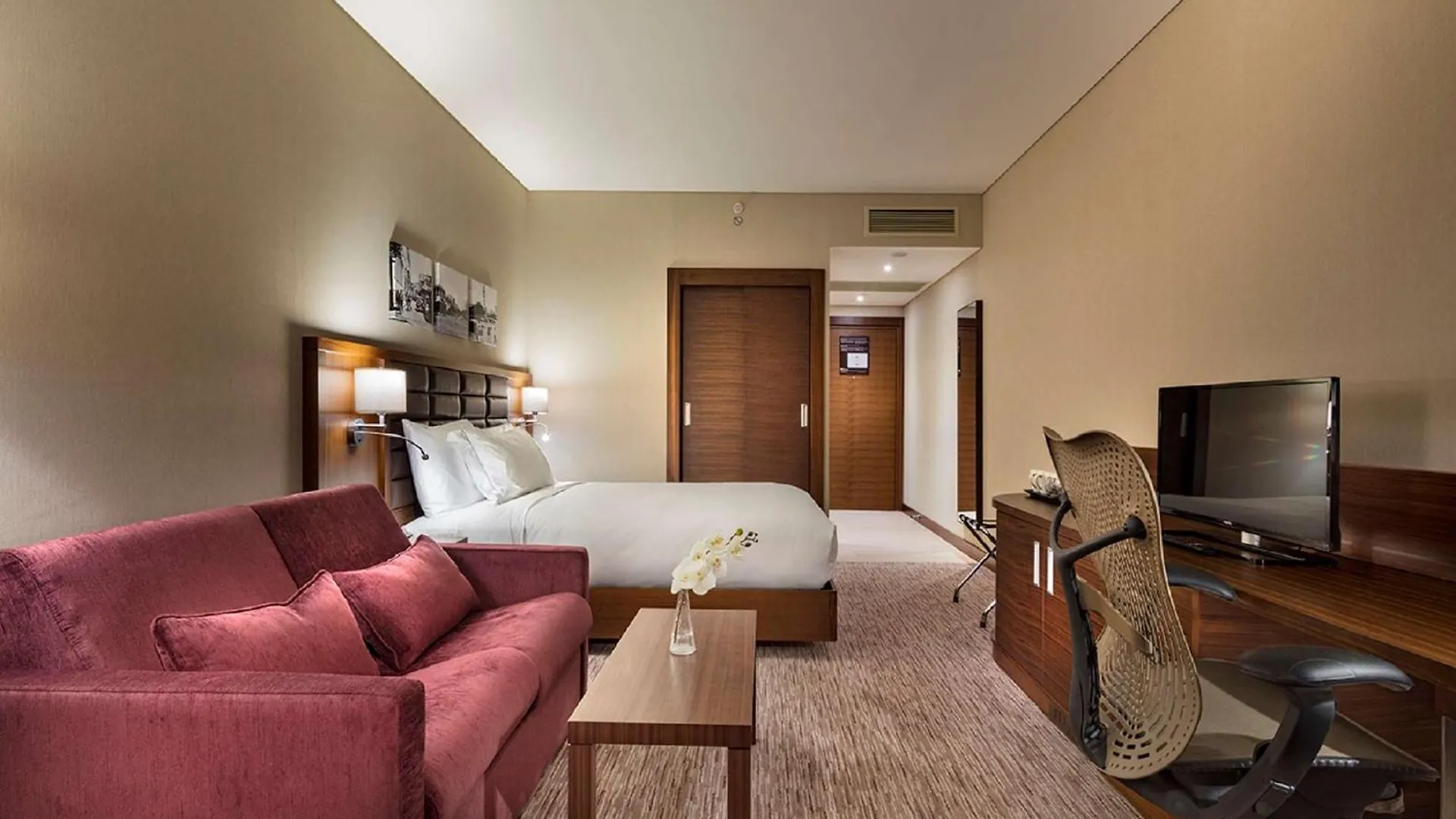 Отель Hilton Garden Inn Izmir Bayrakli